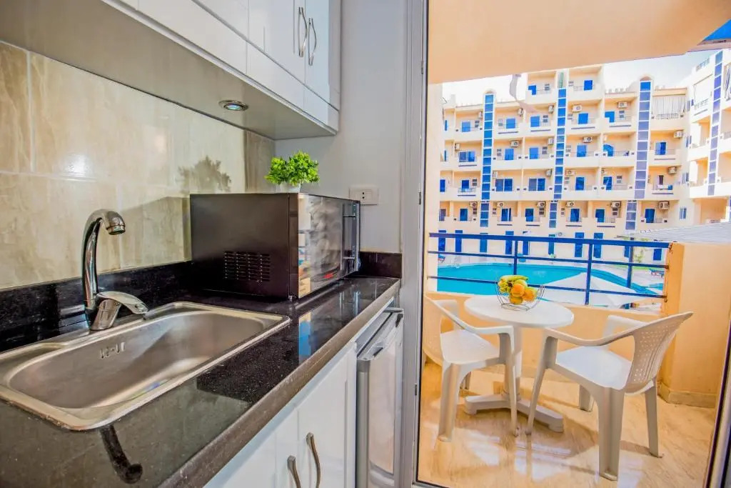 Pool View With Balcony Near El Gouna - 2x Large Pools & Kitchen - EU Standards - Tiba Resort E4