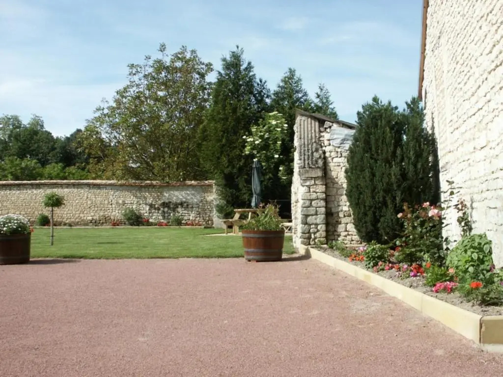 Gîte Tout Inclus avec Jardin, Proche Richelieu, Idéal Familles, Animaux Acceptés - FR-1-381-434