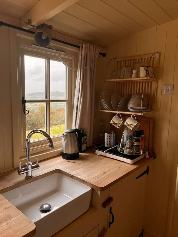 Cozy Cabin Retreat Near Chepstow