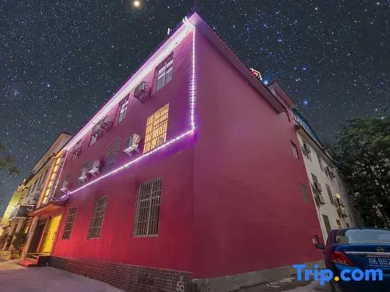 Jinchun Electronic Sports Hotel Lijiang