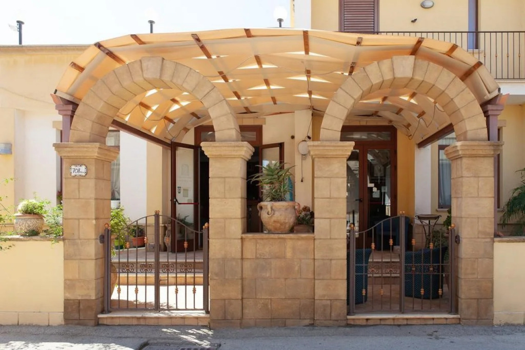 Sammartano Hotels