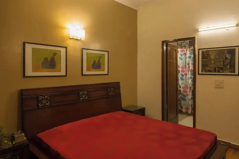 Room-hauz Khas 3 Rooms BnB
