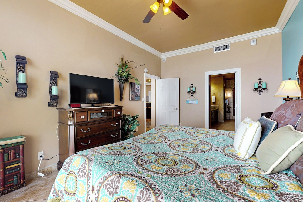 Gulf-view 3BR Penthouse: Suntide III - Unit 1105