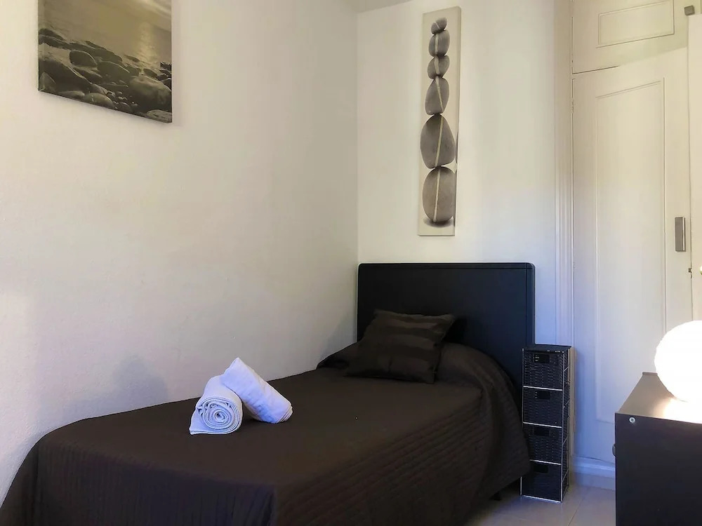 Doña Lola Patricia - Spacious 3 bedroom top floor apartment with uninterrupted sea views. Only a few meters to Calahonda beach