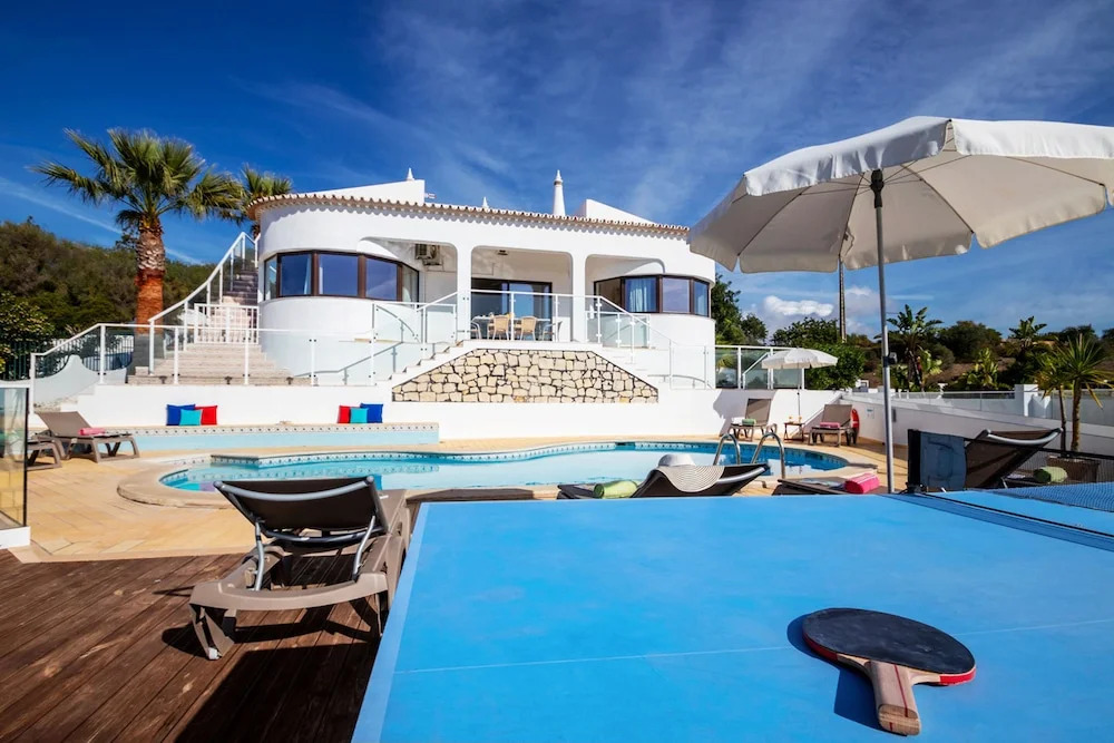 Villa Saint John - com piscina aquecível e vista mar em Albufeira