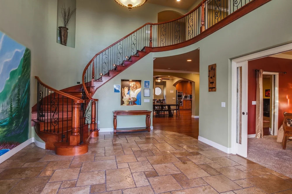 Belle's Castle 7 Bedrooms 3.5 Bathrooms Home