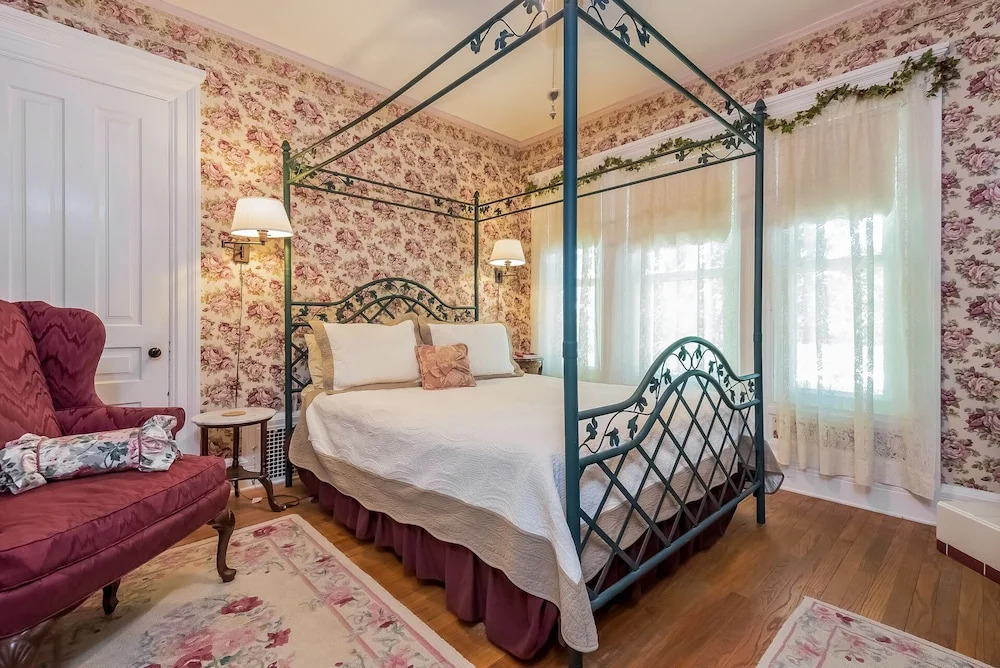 Kingsley House Bed & Breakfast - Full Home