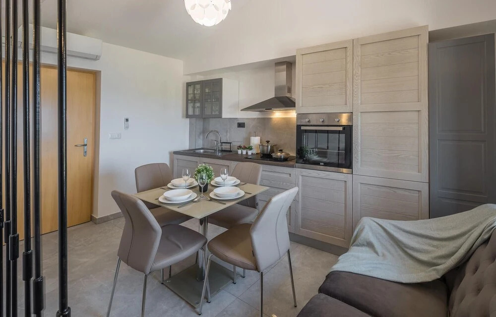 2 Bedroom Beautiful Home In Vrsar