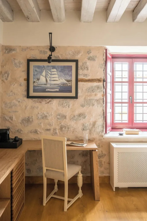 FOS Hydra residence