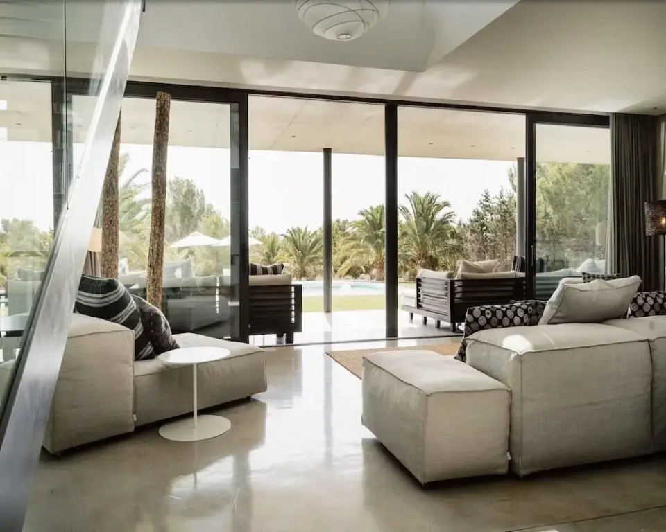 Modern Villa With Minimalistic Decor
