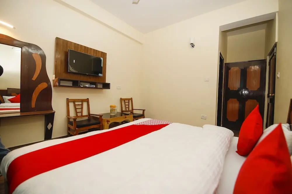 OYO 24006 Hotel Him Regency