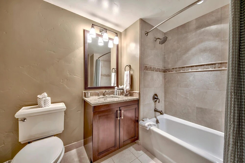 3 Bedroom Private -Tons Of Amenities Condo by RedAwning