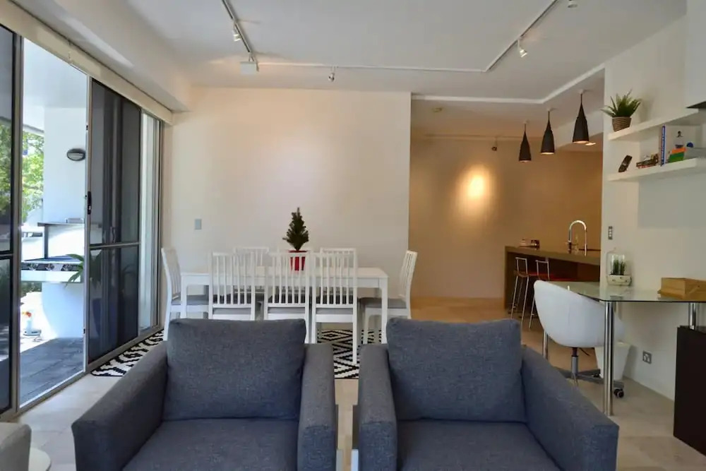 Luxurious 3 Bedroom Apartment With Parking Near CBD