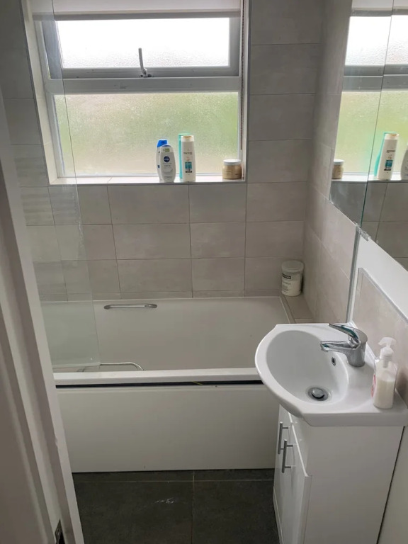 Immaculate 4 Bedroom House, Near Central London