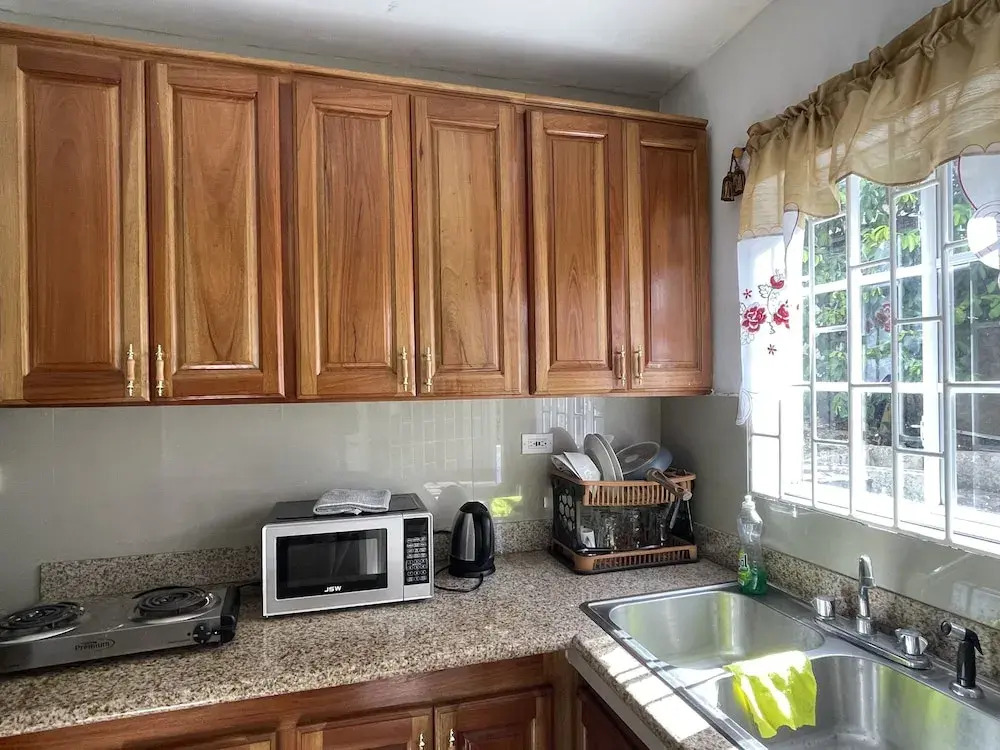 Skyline Suites, Breathtaking Mountains & City View 1 Bedroom Apts by RedAwning