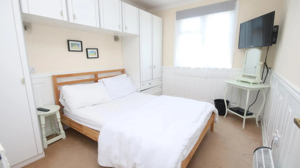 16B Medmerry Park 2 Bedroom Chalet