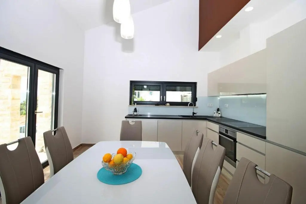 Villa Oslo - luxury place with sea views & heated pool, 300m far from sandy beach
