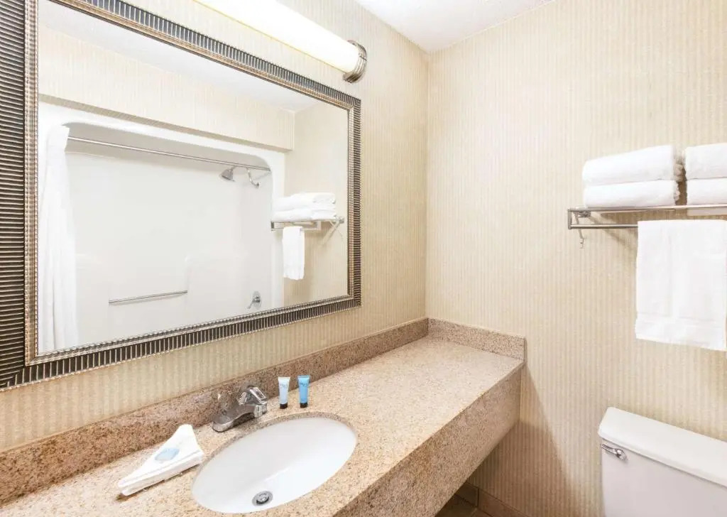 Aviator Hotel & Suites, Best Western Signature Collection