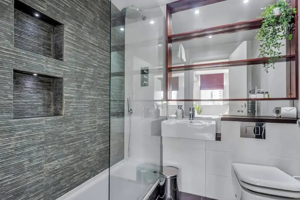 Three Bedroom Apartment in City Reach