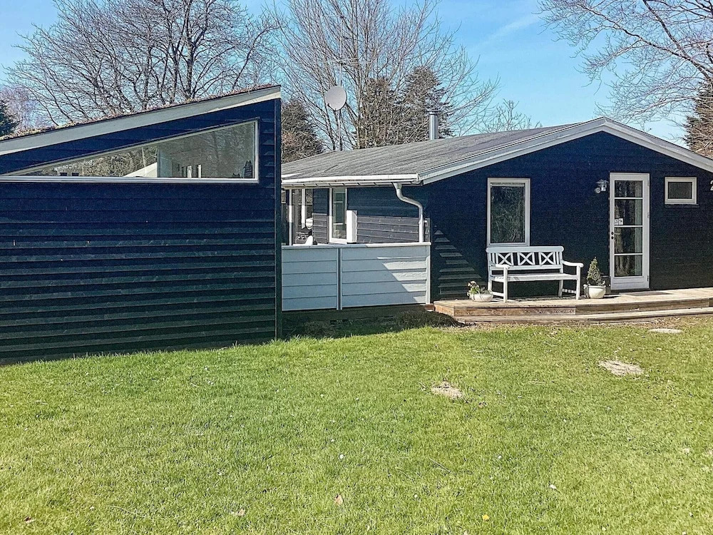 6 Person Holiday Home in Vaeggerlose