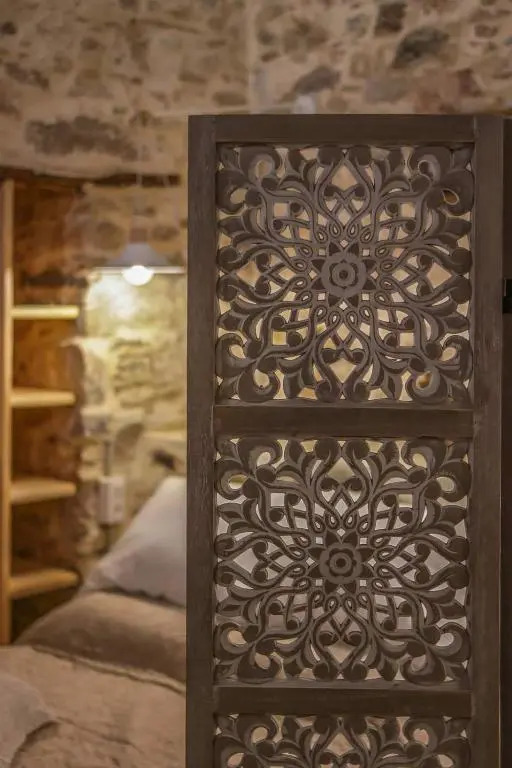 Azura, traditional residence in Ano Syros