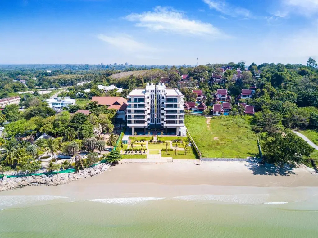 Escape Condominiums Beachfront Suites - Mae Phim