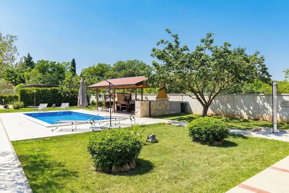 Lovely Family Bungalow With Private Pool