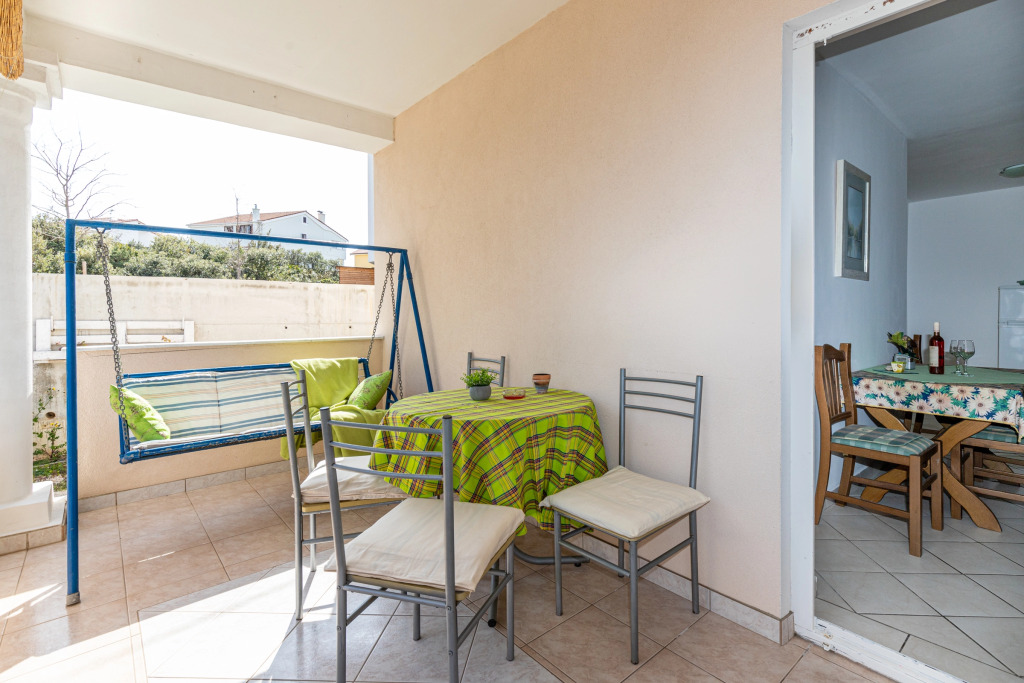Alenka apartments near the beach