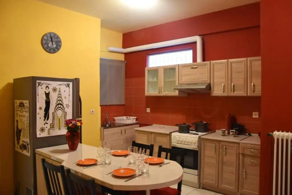 Colourful Apartment in AthensCity 1min from Subway