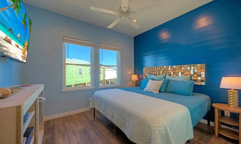Sleeps 20 2 Homes w/ Beach Boardwalk Access, Water Canal Views, & Priv Pools