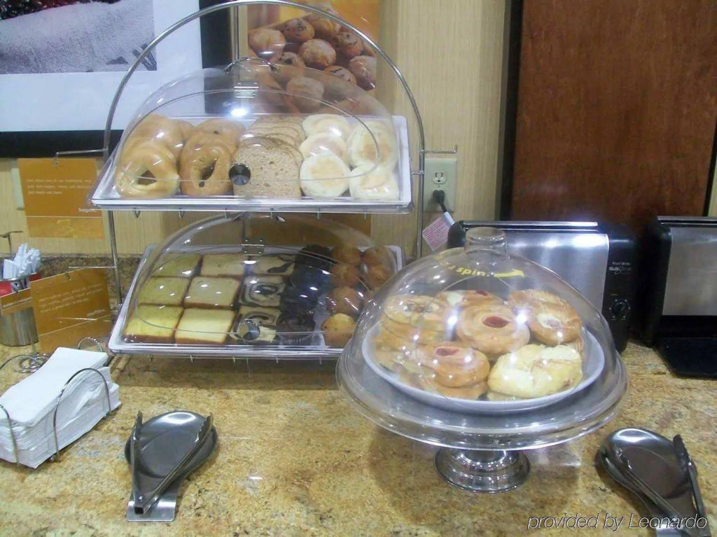 Hampton Inn & Suites Pine Bluff