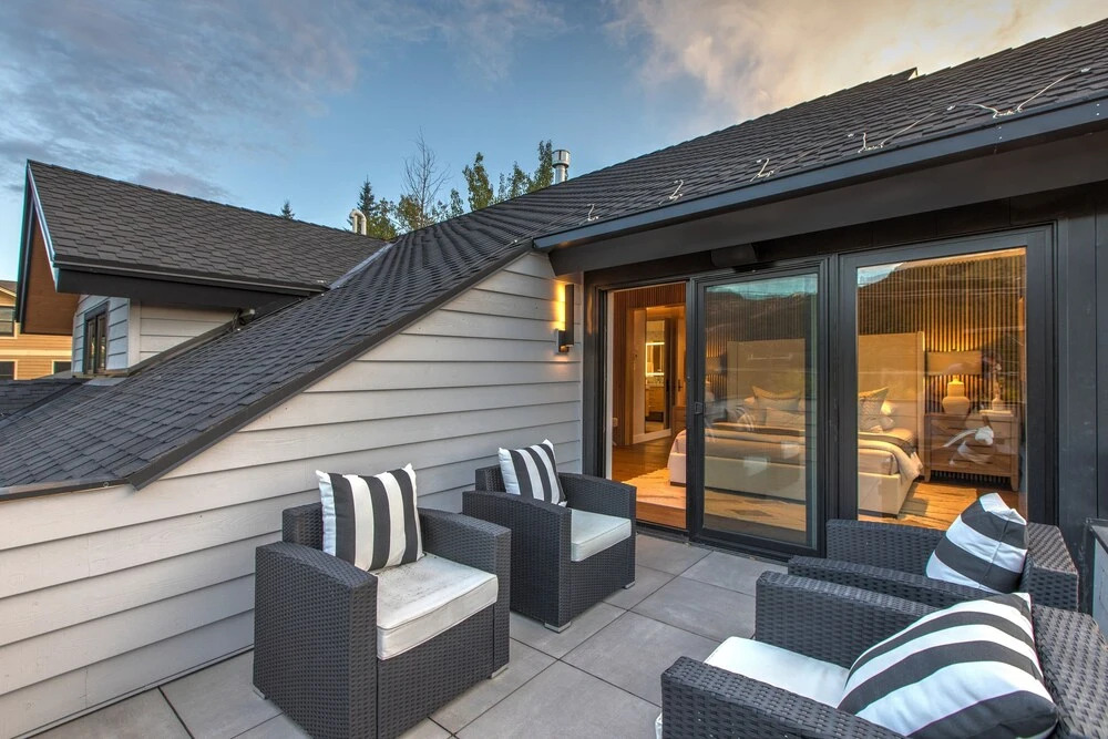 Norfolk Mountain Fantasy! 1121 5 Bedroom Home by RedAwning