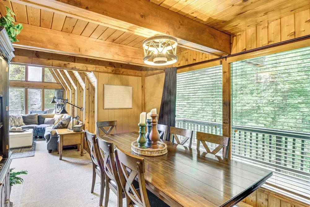 Canal Across Street: Family Cabin in Breezy Point!