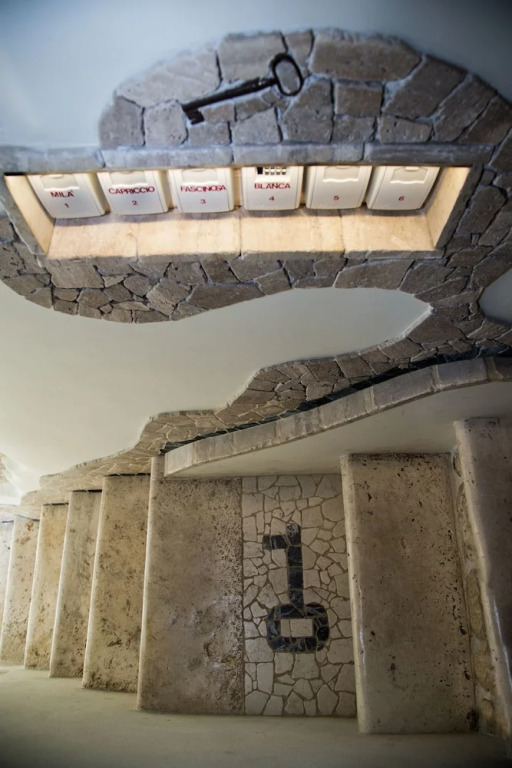 LAngolo di Gaudì, casa Milà