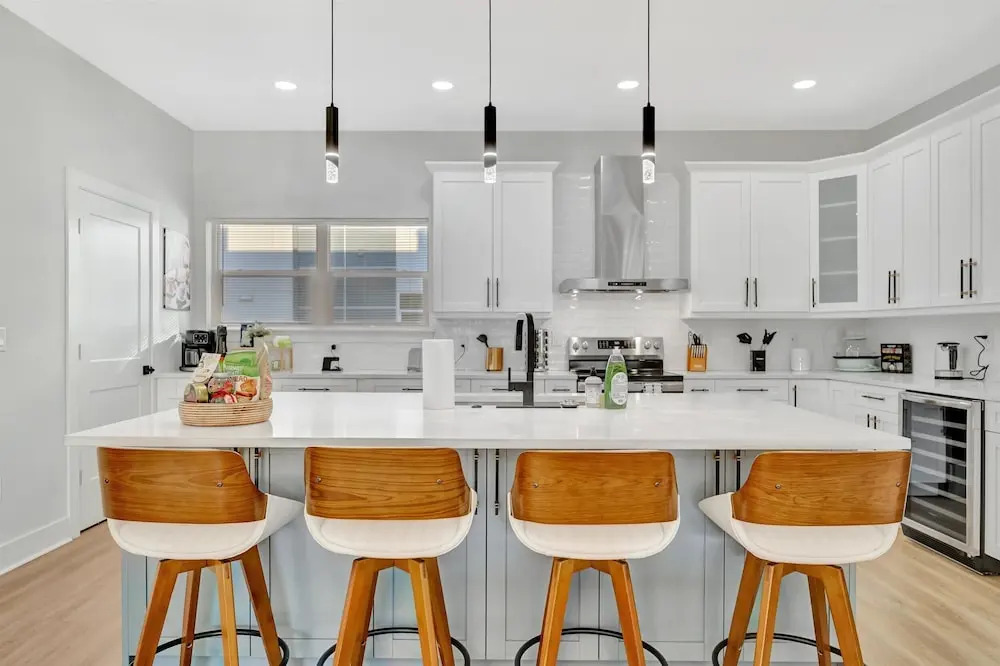 4br3ba Modern Sleeps 10 8 Minutes to Raymond James