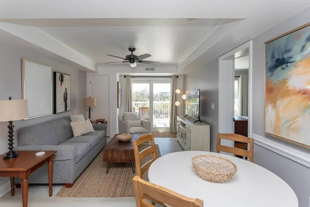 Summerhouse Villas Condo: Private Resort Beach