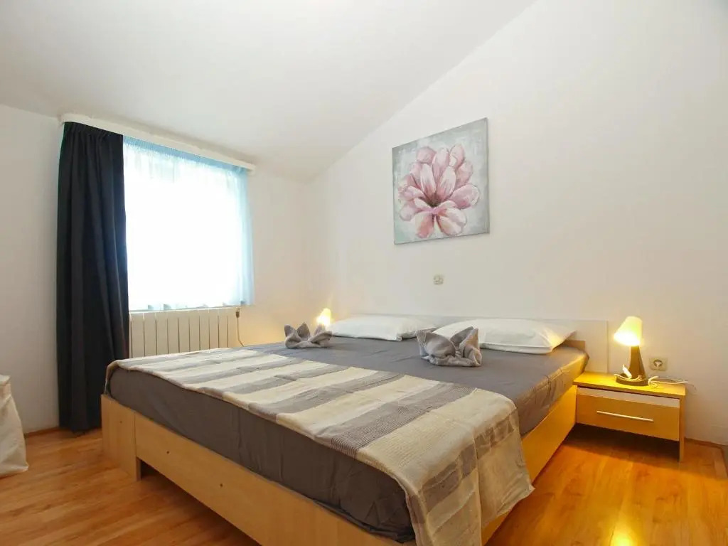 Apartments Biskupije 810