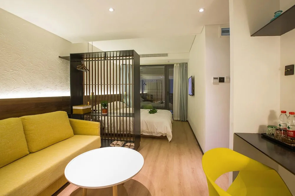 Hangzhou Backlighting Inn