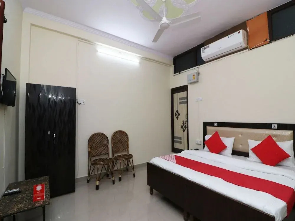 OYO 24823 Amrit Guest House