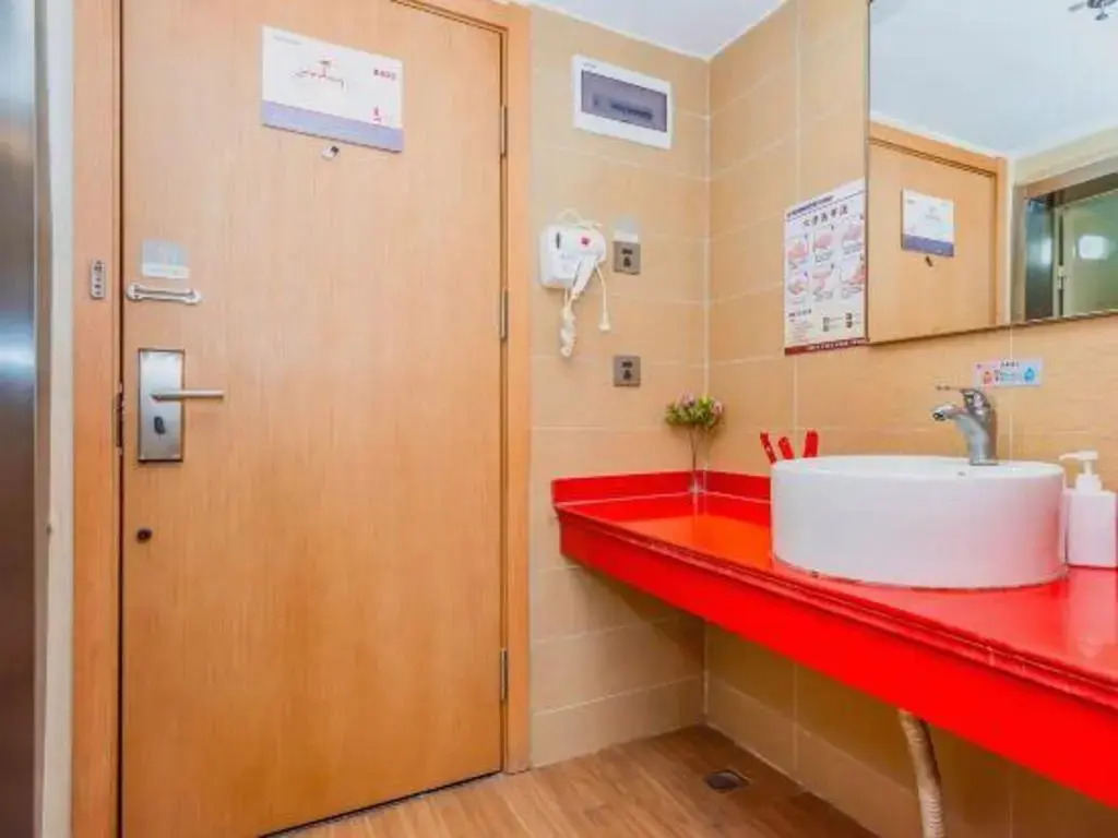 Thank Inn Plus Hotel Qingdao Huangdao District Weike Yunhai City