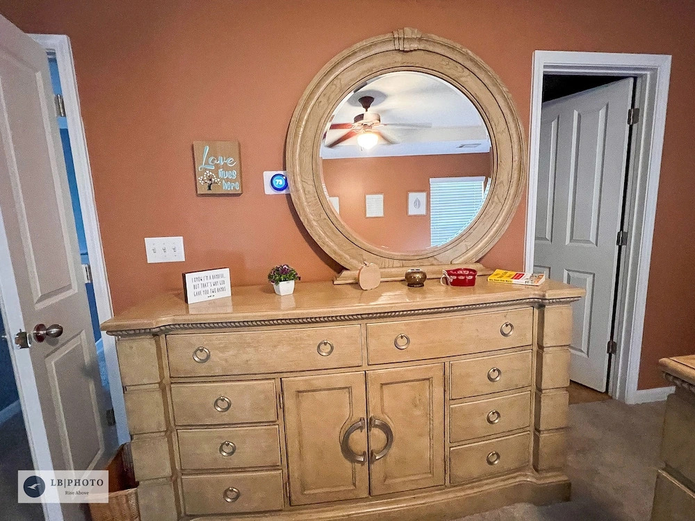 4 - Bed home, w/ Cali King Bed - 12 mins. to DTWN