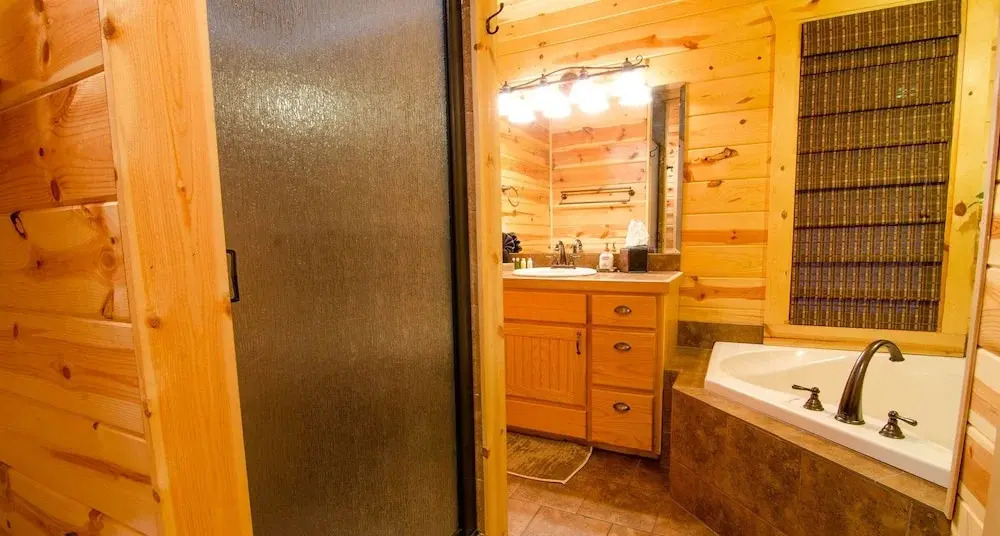Denali Private Cabin Includes Xbox, Hot Tub, and Stone Pizza Oven by Redawning
