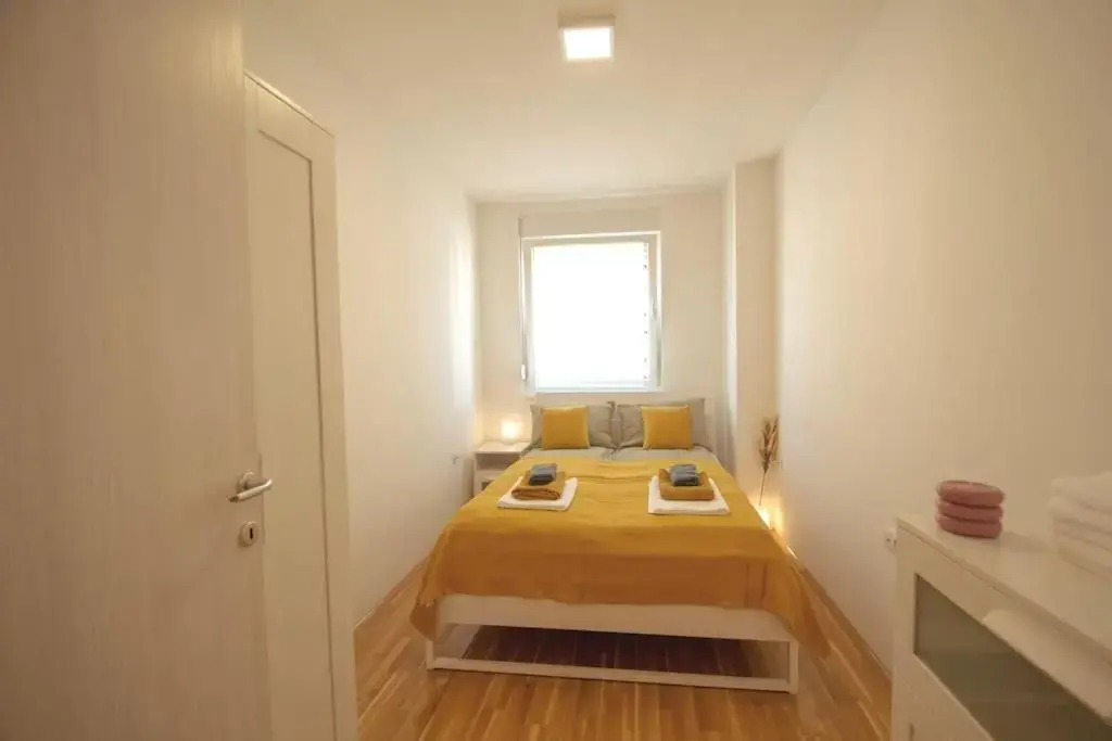 White Fields-Central 2-bdrm apartment with parking