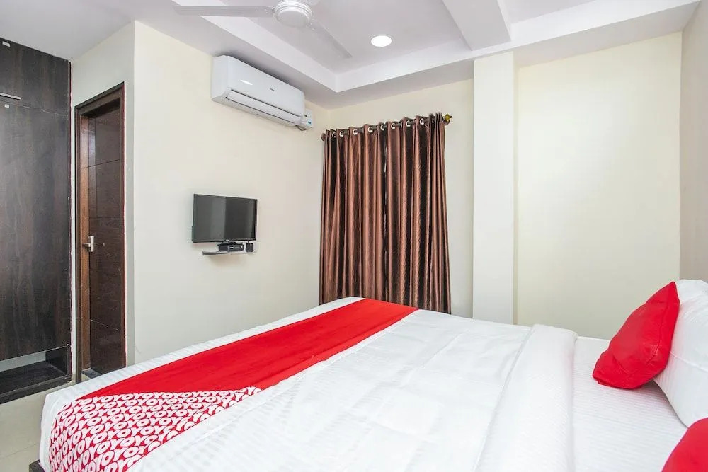 OYO 22836 Hotel Amster Inn