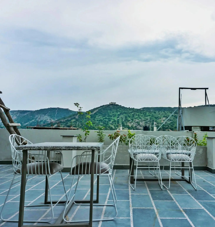 Raas Mahal-Hotel In Jaipur Near Tourist Places