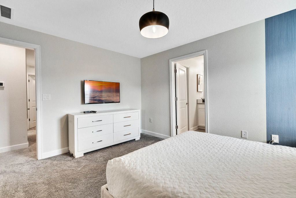 5 Bedrooms 4 Bathrooms Storey Lake 4824 Ml