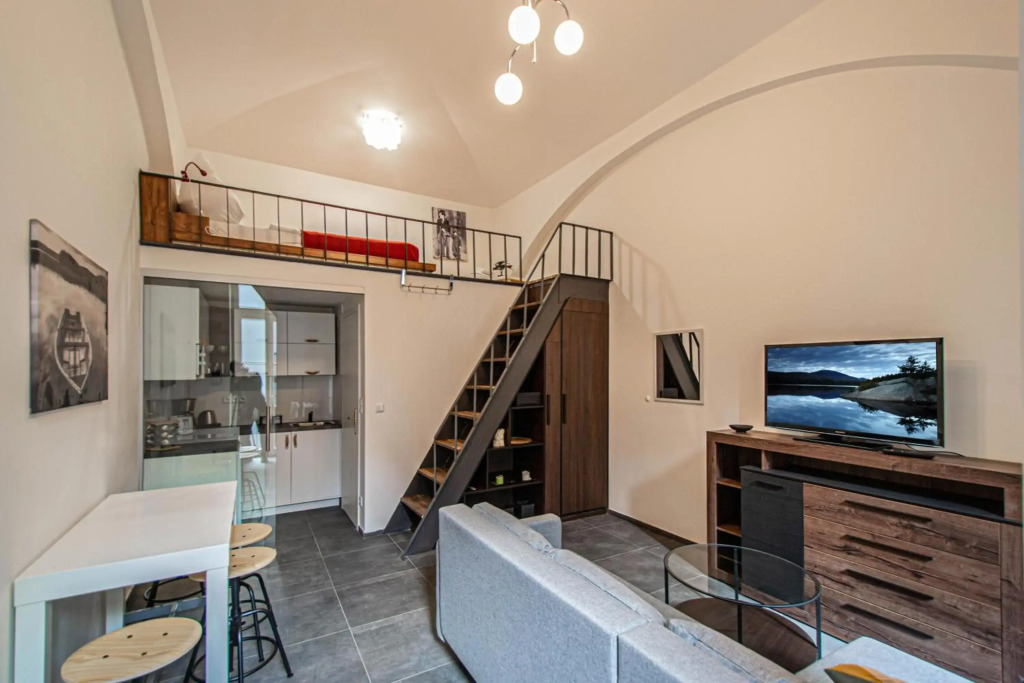 Main train station apartment close to the the Main Square