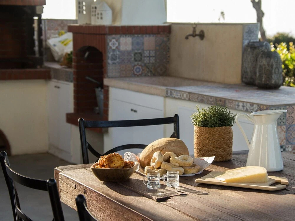 Luxury Villa With Private Heated Pool, Childrens Fenced Area, Near the Beach & the Town