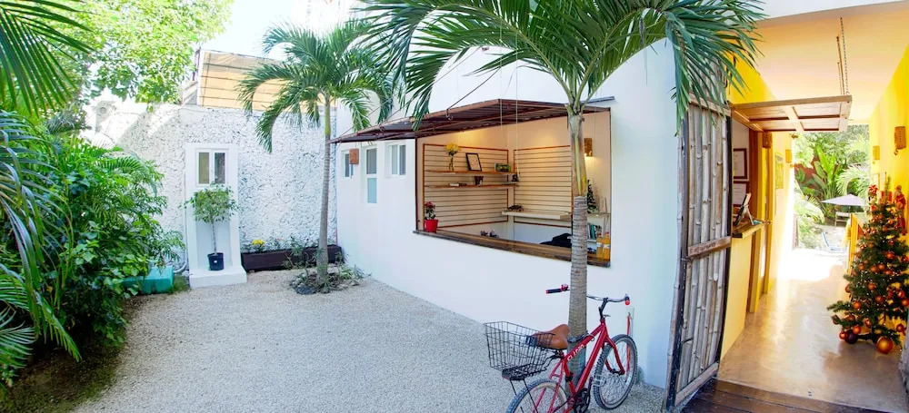Mango Hotel