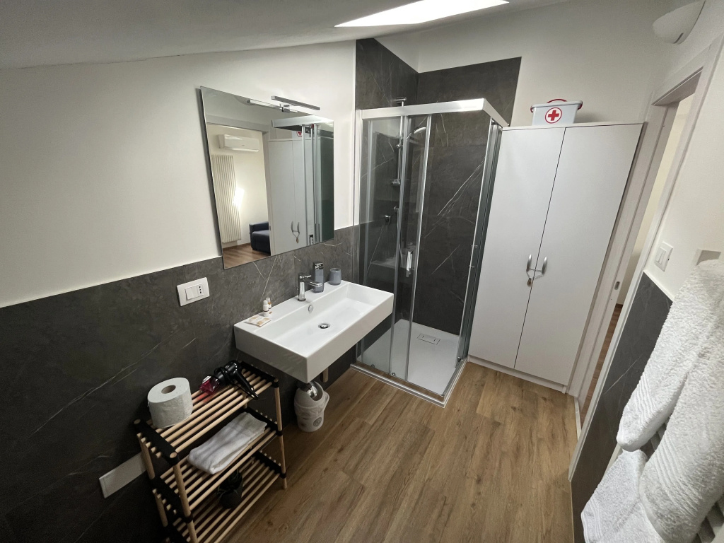 Guest House All83